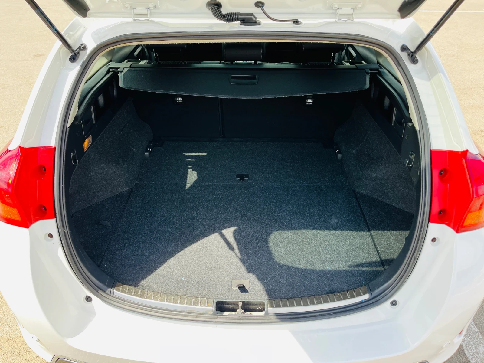 Toyota Auris  - изображение 6