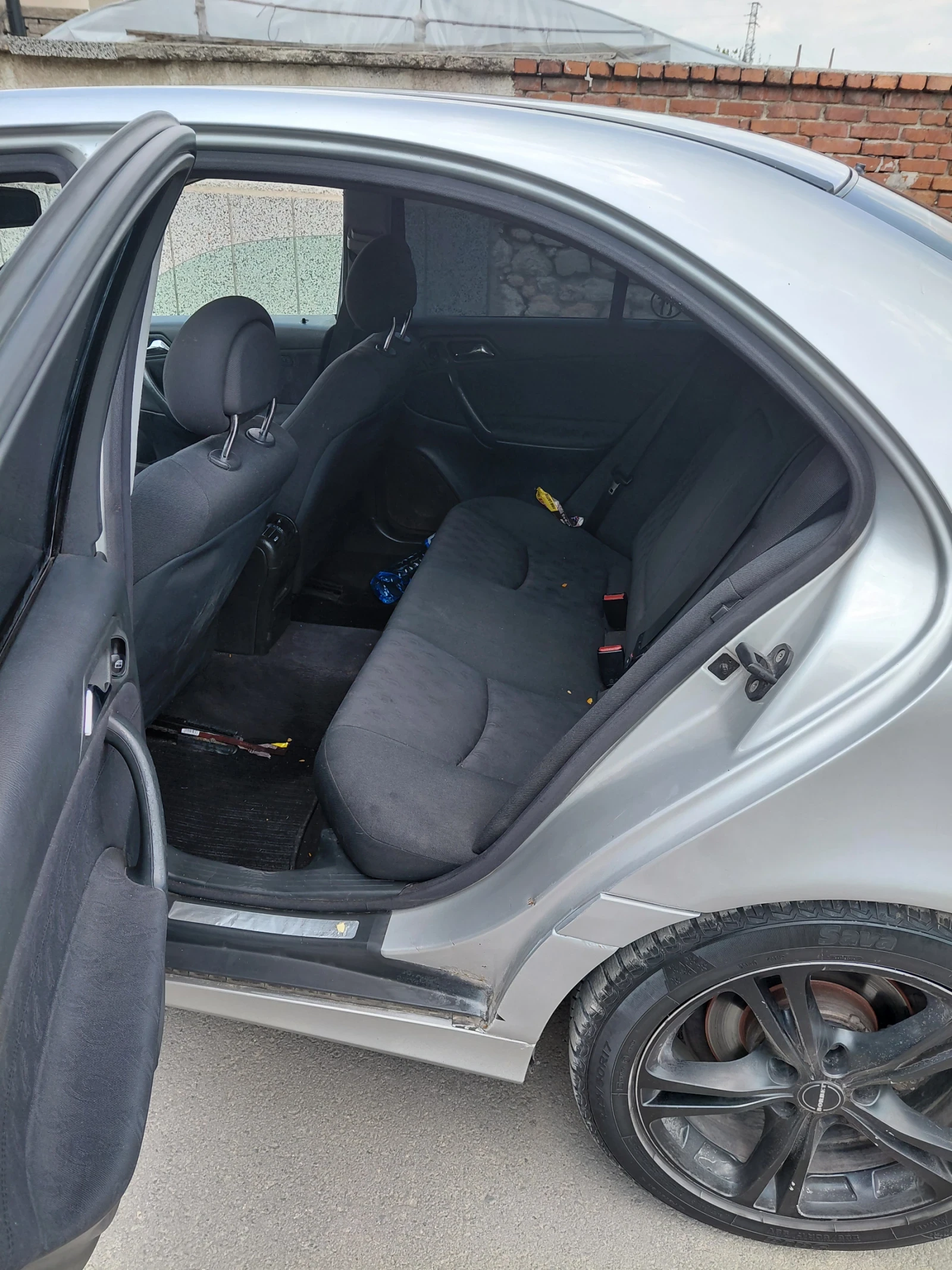Mercedes-Benz C 220 2.2 - изображение 7
