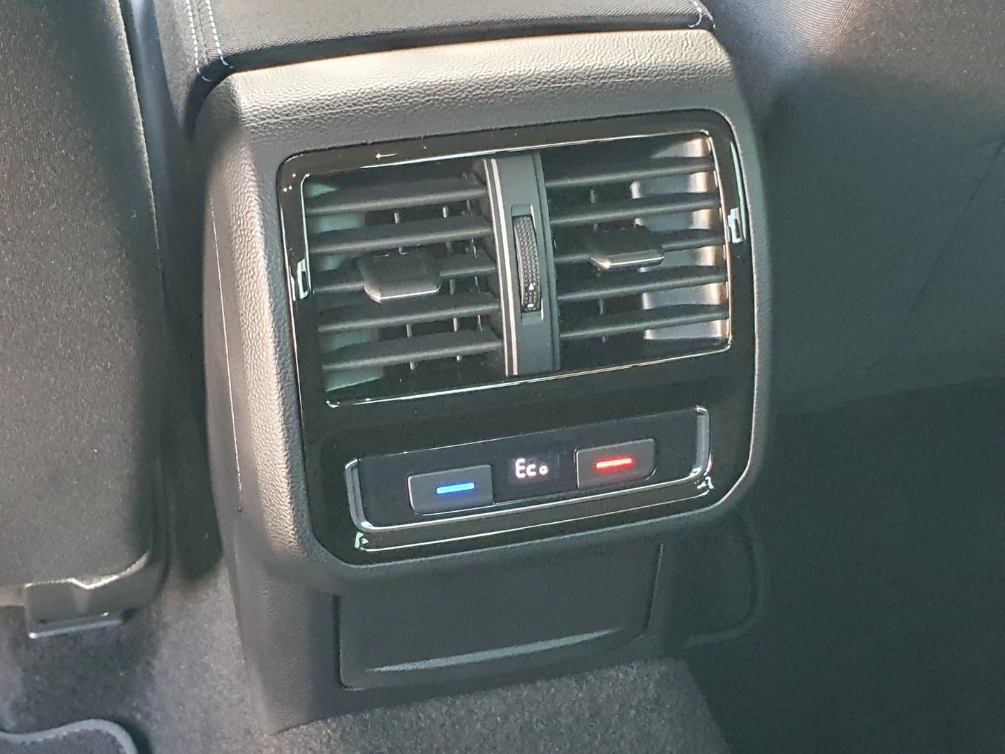 VW Passat GTE Plug-In-Hybrid 1.4 TSI, снимка 13 - Автомобили и джипове - 56420610