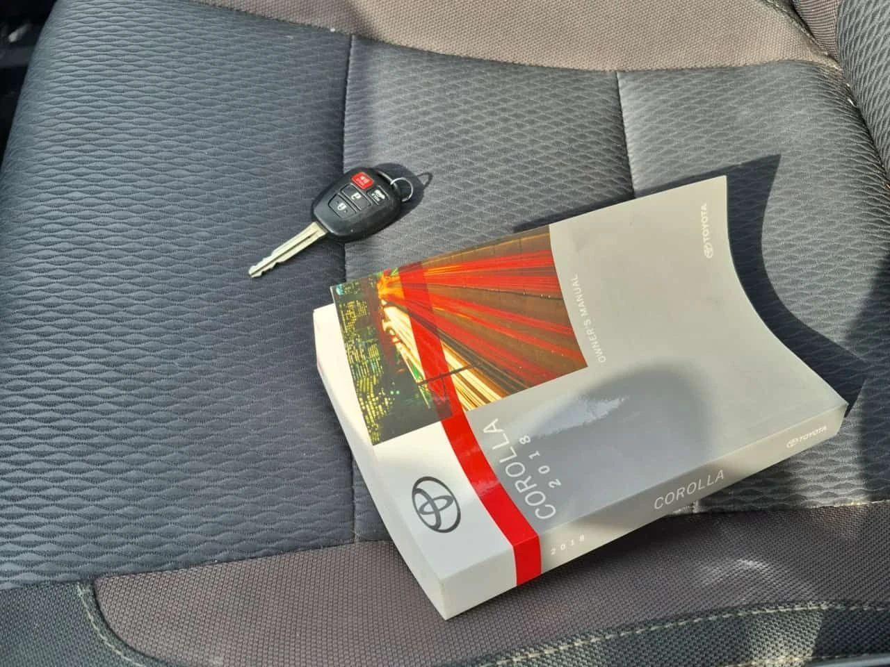 Toyota Corolla * LE CVT * CARFAX * ЦЕНА ДО БГ, снимка 14 - Автомобили и джипове - 53748728