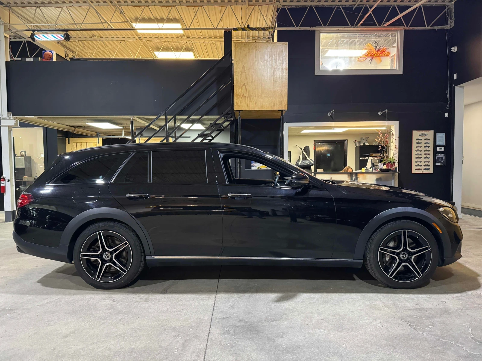 Mercedes-Benz E 450 7 МЕСТА * ДВА КЛЮЧА * BURMЕSTER * ЦЕНА ДО БГ, снимка 4 - Автомобили и джипове - 54111170