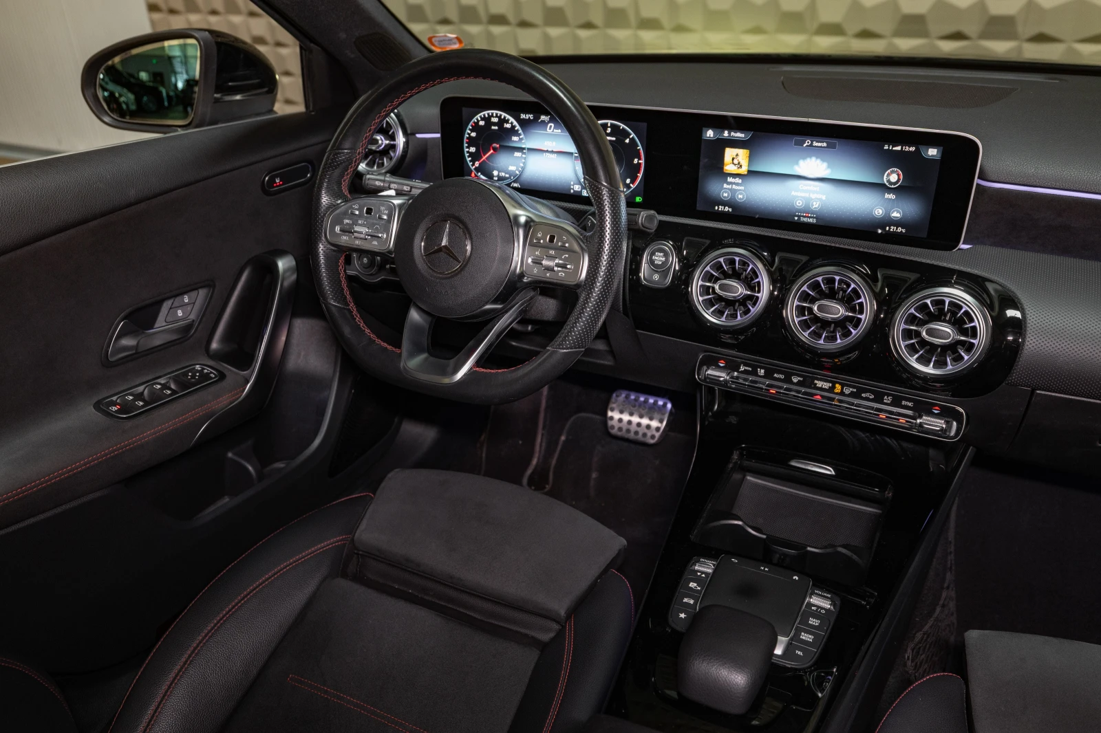 Mercedes-Benz A 200 AMG| Dynamic Select| Ambient| Гаранция , снимка 11 - Автомобили и джипове - 56129685