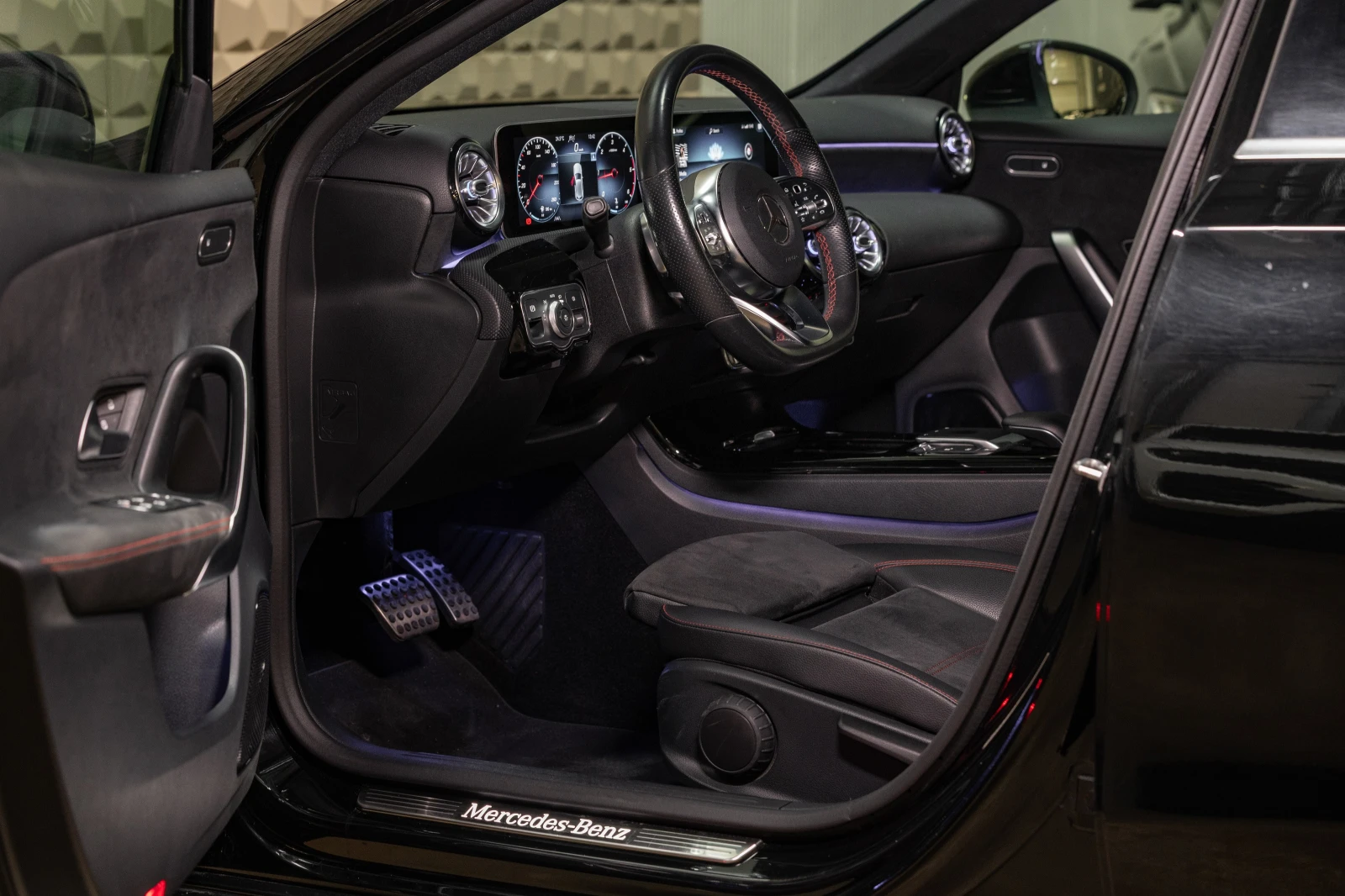 Mercedes-Benz A 200 AMG| Dynamic Select| Ambient| Гаранция , снимка 7 - Автомобили и джипове - 56129685