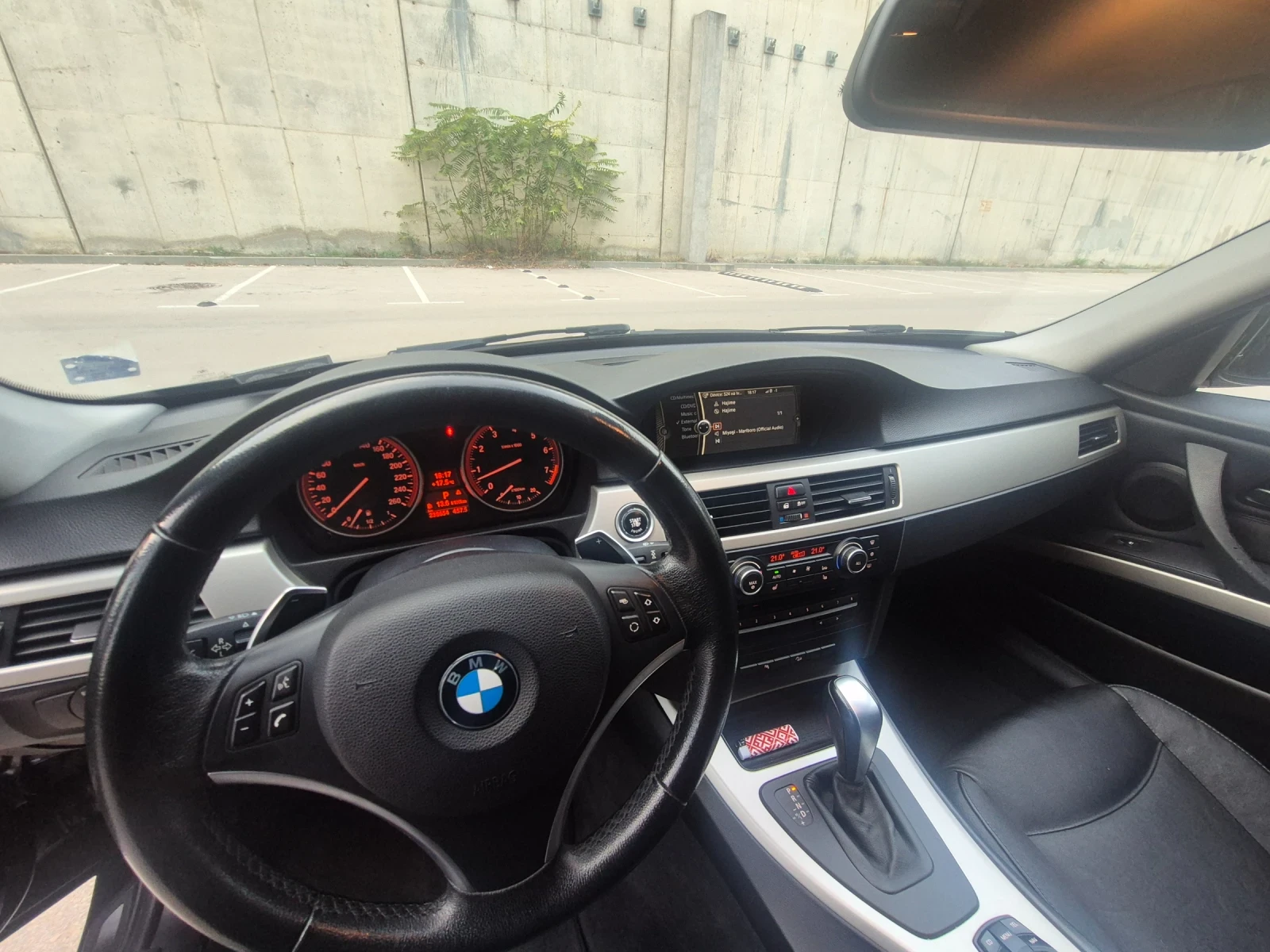 BMW 330  I x drive, снимка 4 - Автомобили и джипове - 56154003