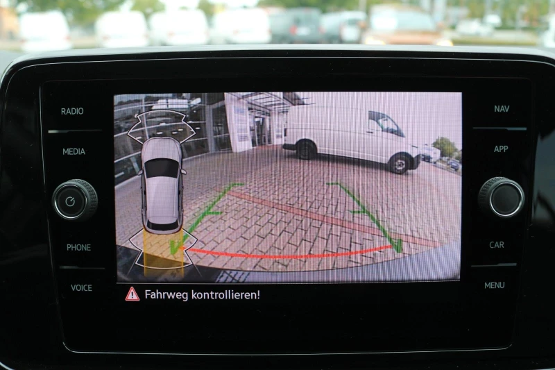 VW T-Roc R* 4M* AKRAPOVIC* BEATS* DISTR* LED* CAM* CARPLAY*, снимка 11 - Автомобили и джипове - 52445667