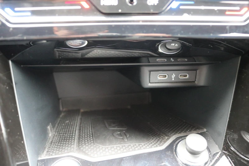 VW T-Roc R* 4M* AKRAPOVIC* BEATS* DISTR* LED* CAM* CARPLAY*, снимка 15 - Автомобили и джипове - 52445667