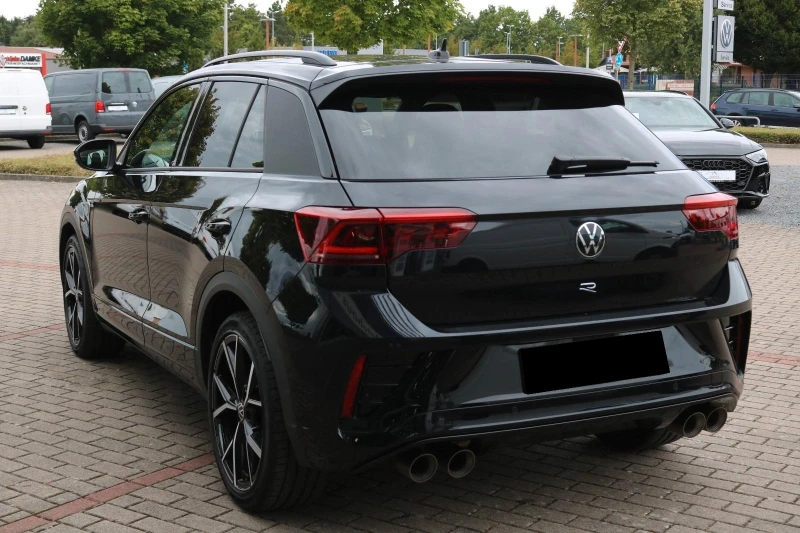 VW T-Roc R* 4M* AKRAPOVIC* BEATS* DISTR* LED* CAM* CARPLAY*, снимка 4 - Автомобили и джипове - 52445667