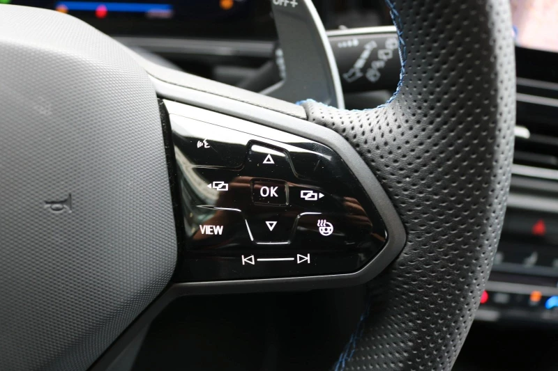 VW T-Roc R* 4M* AKRAPOVIC* BEATS* DISTR* LED* CAM* CARPLAY*, снимка 10 - Автомобили и джипове - 52445667