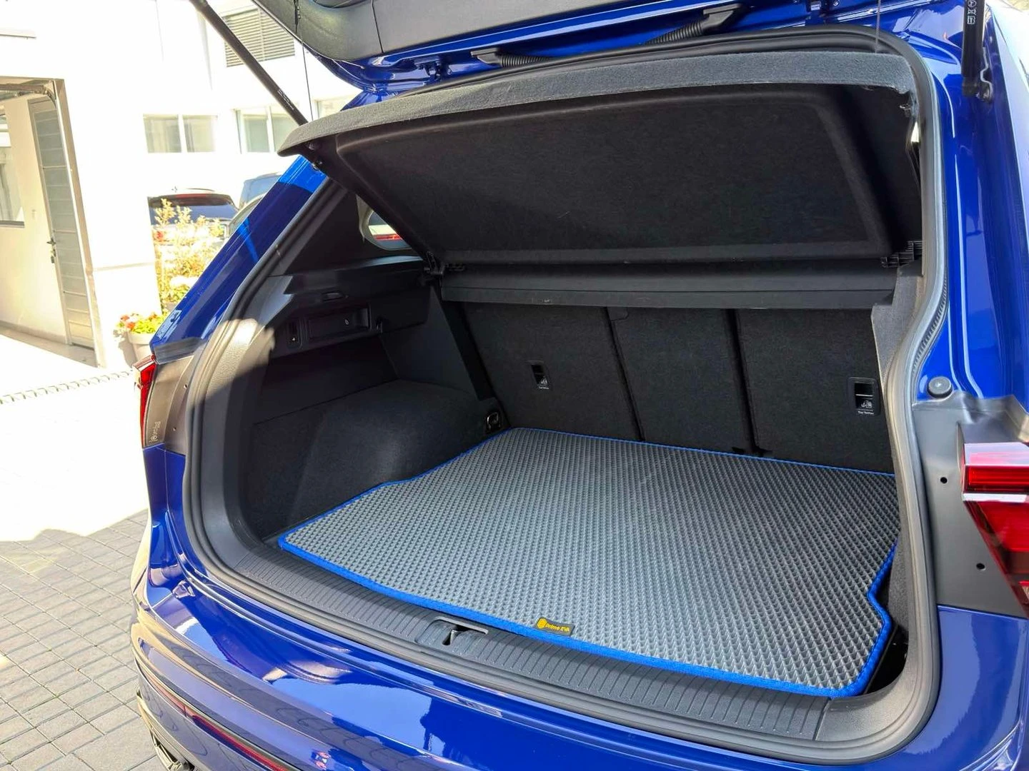 VW Tiguan R-Line 2.0 TDI SCR 4MOTION DSG, снимка 14 - Автомобили и джипове - 53617331