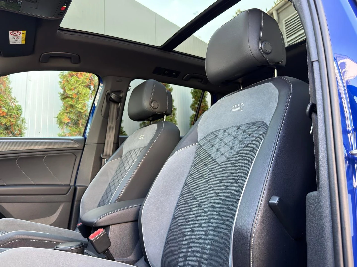 VW Tiguan R-Line 2.0 TDI SCR 4MOTION DSG, снимка 7 - Автомобили и джипове - 53617331