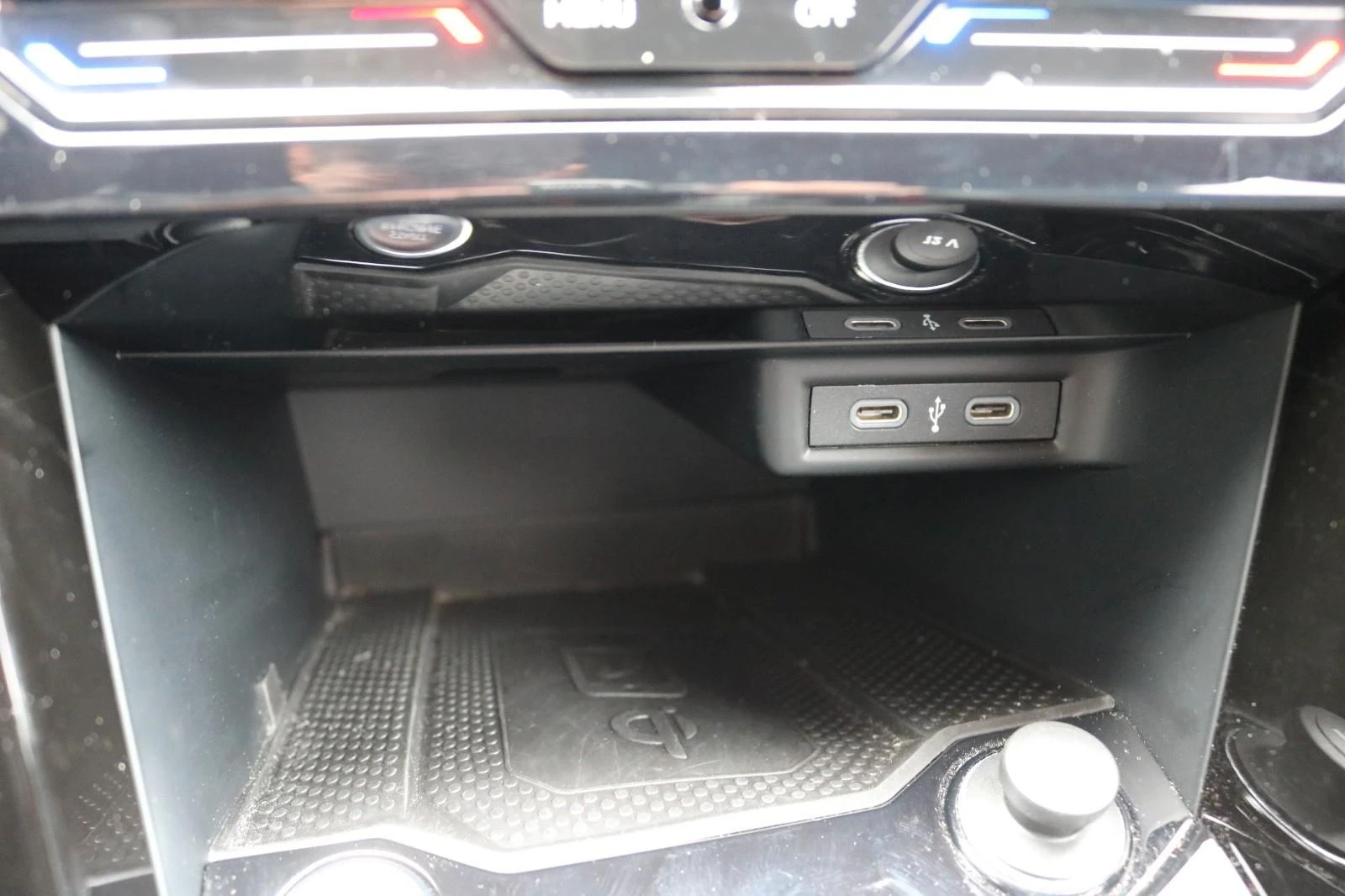 VW T-Roc R* 4M* AKRAPOVIC* BEATS* DISTR* LED* CAM* CARPLAY* | Mobile.bg   15