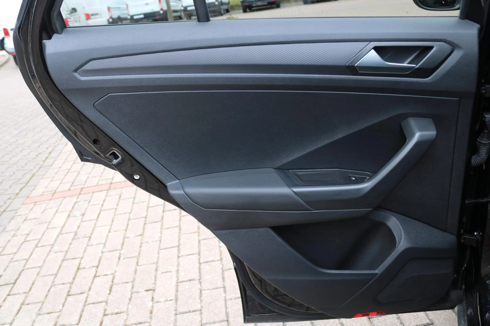 VW T-Roc R* 4M* AKRAPOVIC* BEATS* DISTR* LED* CAM* CARPLAY* | Mobile.bg   16