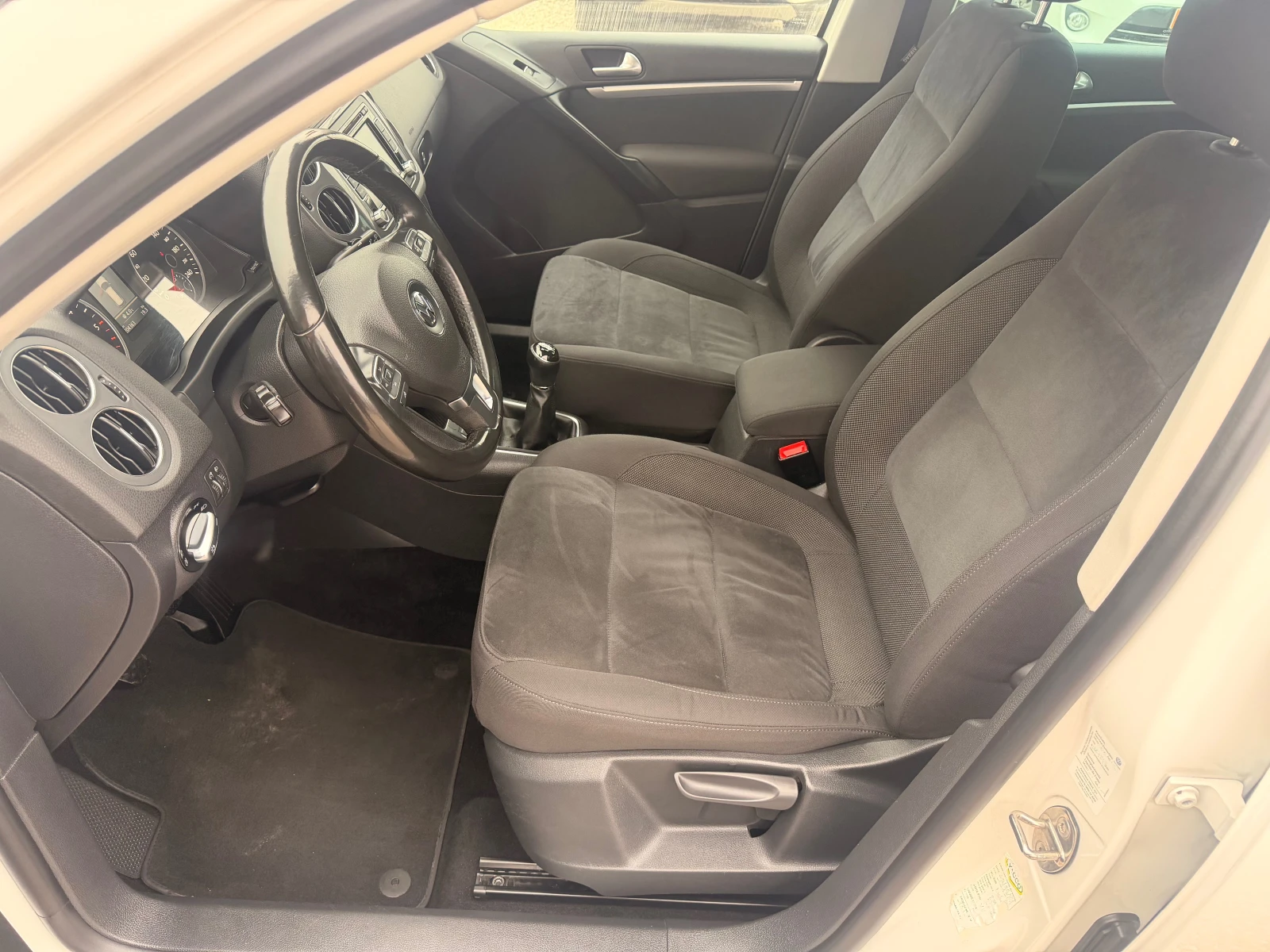 VW Tiguan 2.0TDI* 100%KM* 6ks* MULTI VOLAN* Navi* FACE - изображение 5