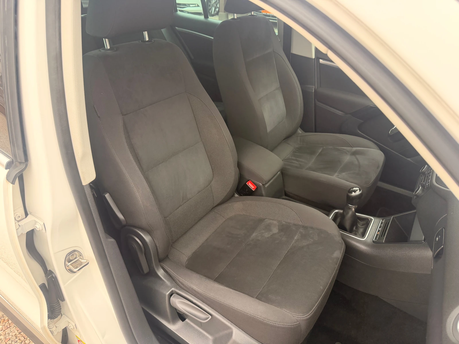 VW Tiguan 2.0TDI* 100%KM* 6ks* MULTI VOLAN* Navi* FACE - изображение 9