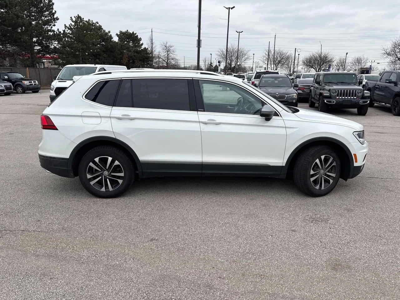 VW Tiguan * 4MOTION * CARFAX * 2 КЛЮЧА * ПАНО * KEYLESS, снимка 3 - Автомобили и джипове - 54153000