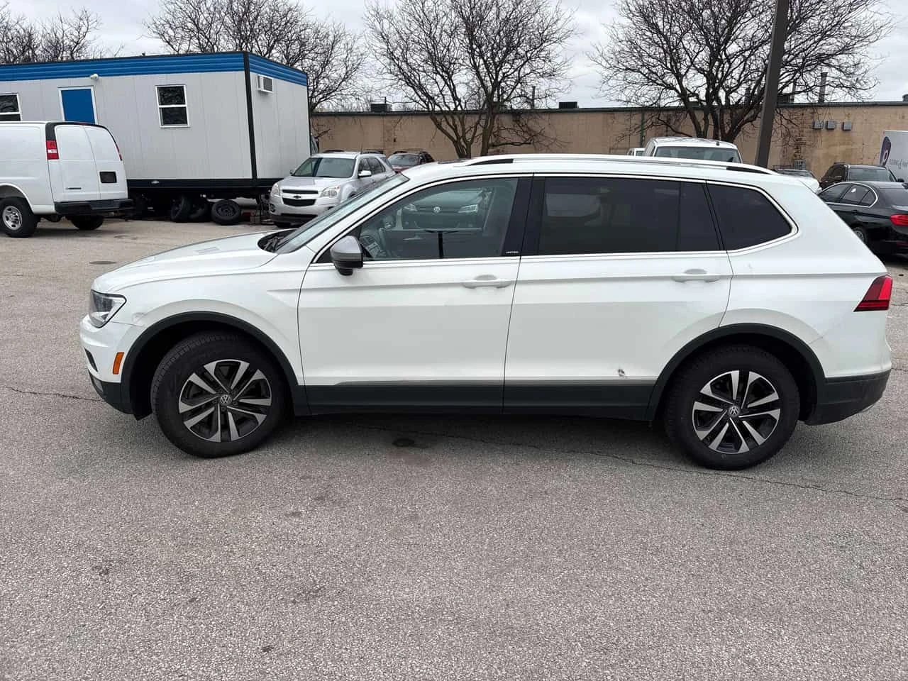 VW Tiguan * 4MOTION * CARFAX * 2 КЛЮЧА * ПАНО * KEYLESS, снимка 2 - Автомобили и джипове - 54153000