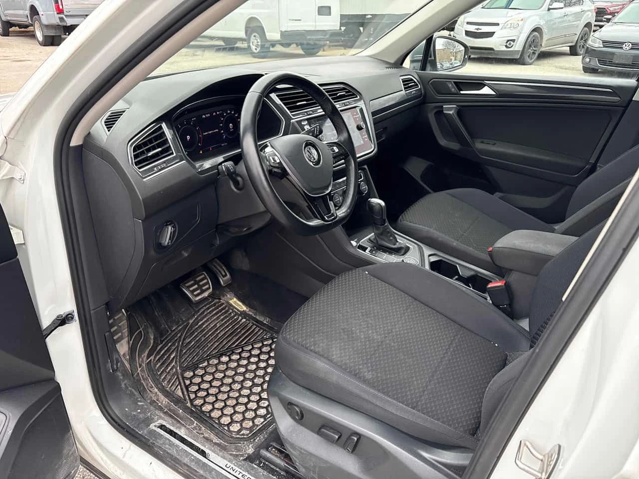 VW Tiguan * 4MOTION * CARFAX * 2 КЛЮЧА * ПАНО * KEYLESS, снимка 5 - Автомобили и джипове - 54153000