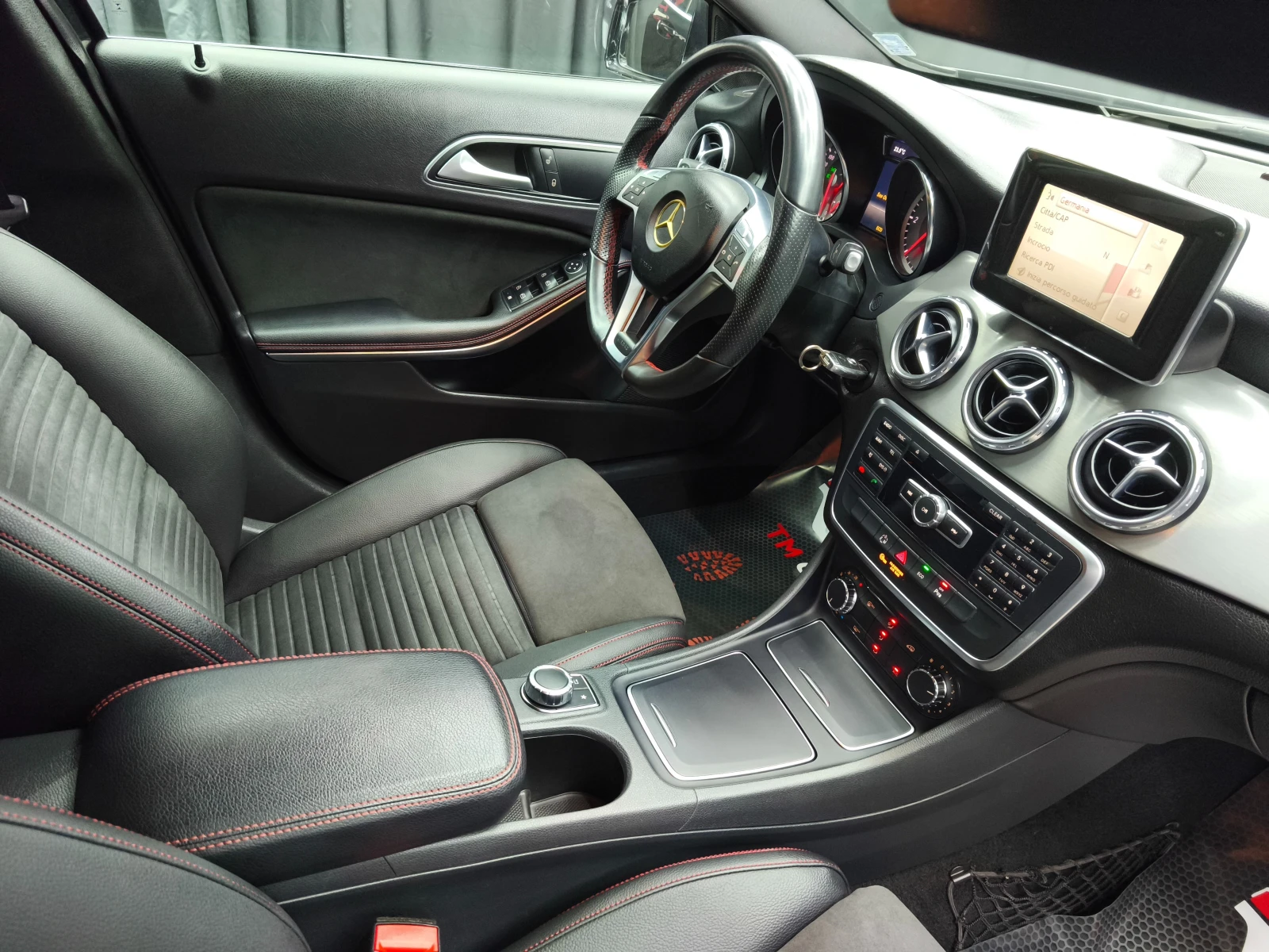 Mercedes-Benz GLA 200, снимка 12 - Автомобили и джипове - 54288628