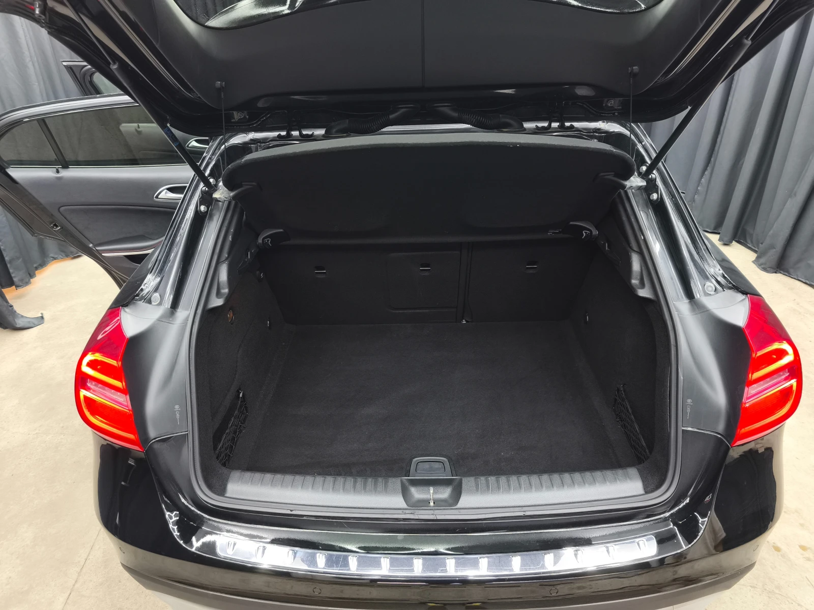 Mercedes-Benz GLA 200, снимка 14 - Автомобили и джипове - 54288628