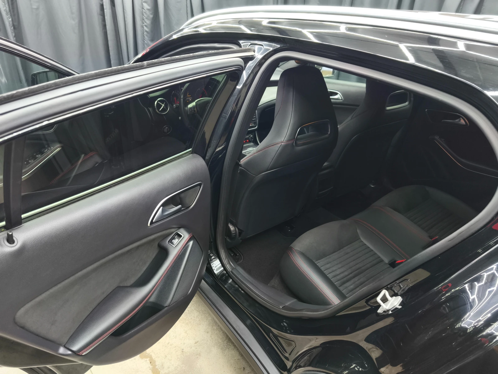 Mercedes-Benz GLA 200, снимка 13 - Автомобили и джипове - 54288628