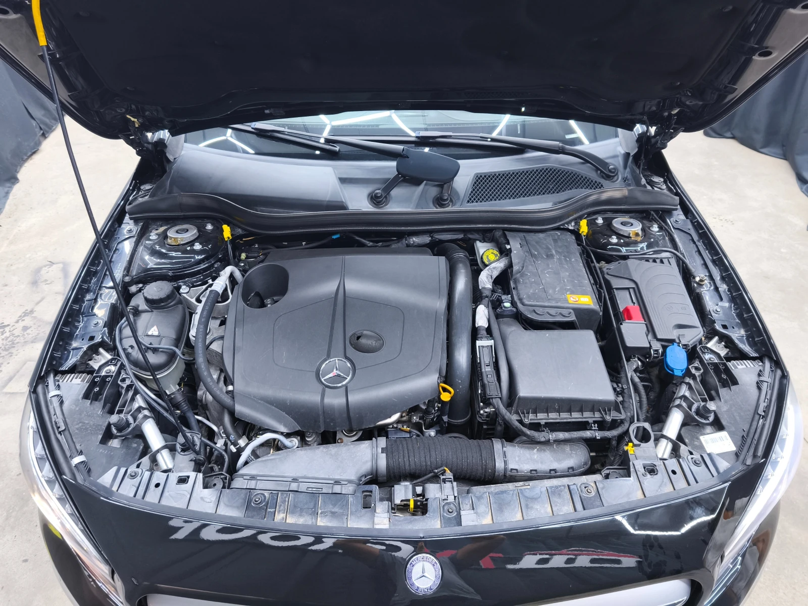 Mercedes-Benz GLA 200, снимка 17 - Автомобили и джипове - 54288628