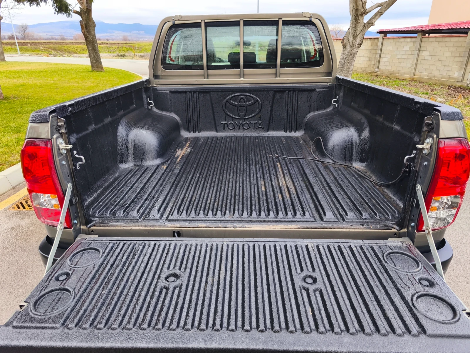 Toyota Hilux Double Cab, снимка 8 - Автомобили и джипове - 54459705