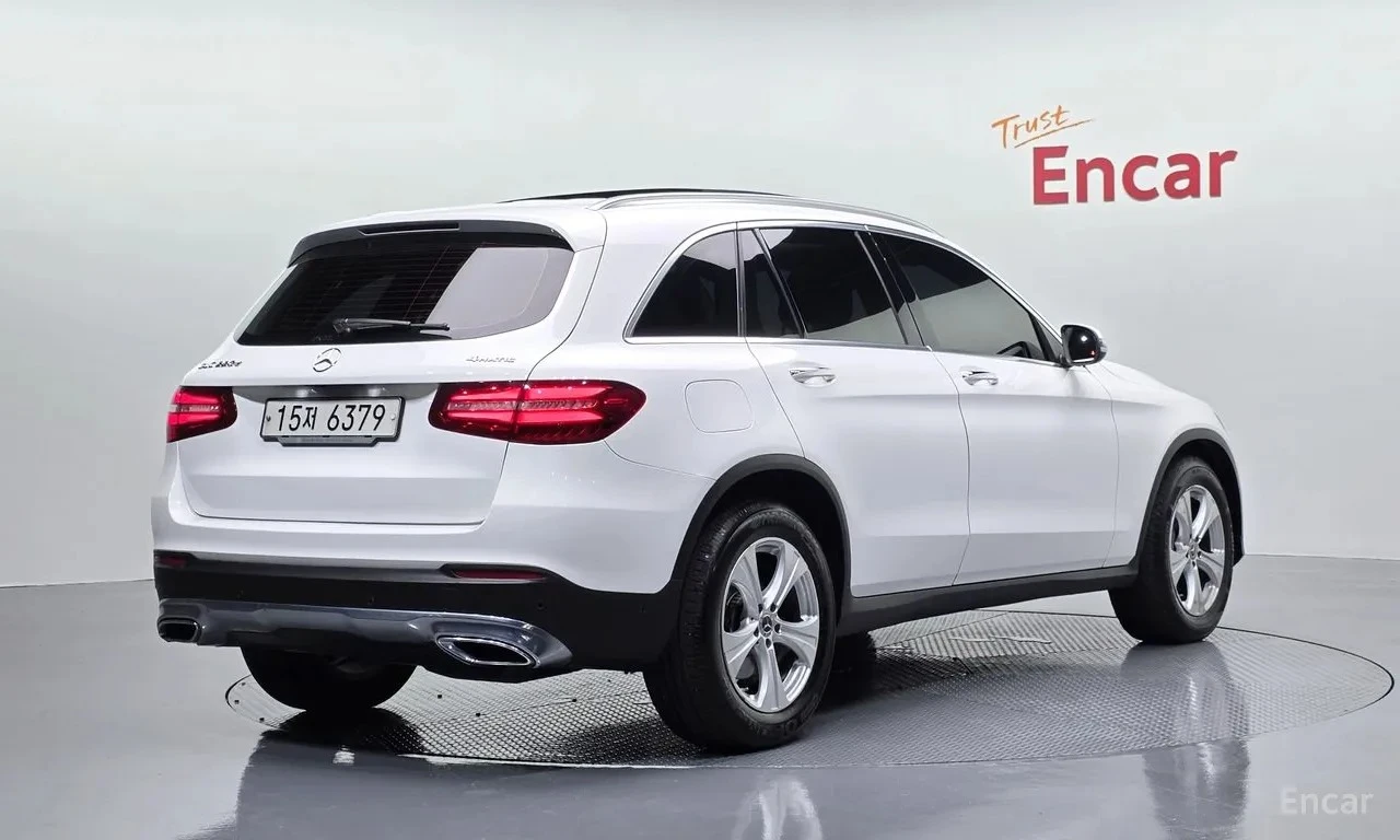Mercedes-Benz GLC GLC220 d 4MATIC | Панорама | Кожа | Memory, снимка 2 - Автомобили и джипове - 55544234