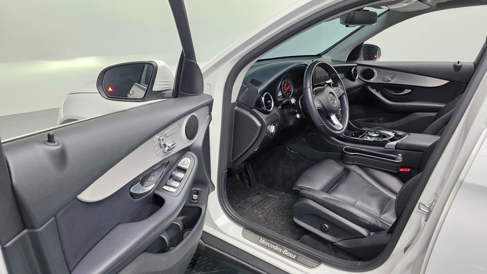 Mercedes-Benz GLC GLC220 d 4MATIC | Панорама | Кожа | Memory, снимка 9 - Автомобили и джипове - 55544234