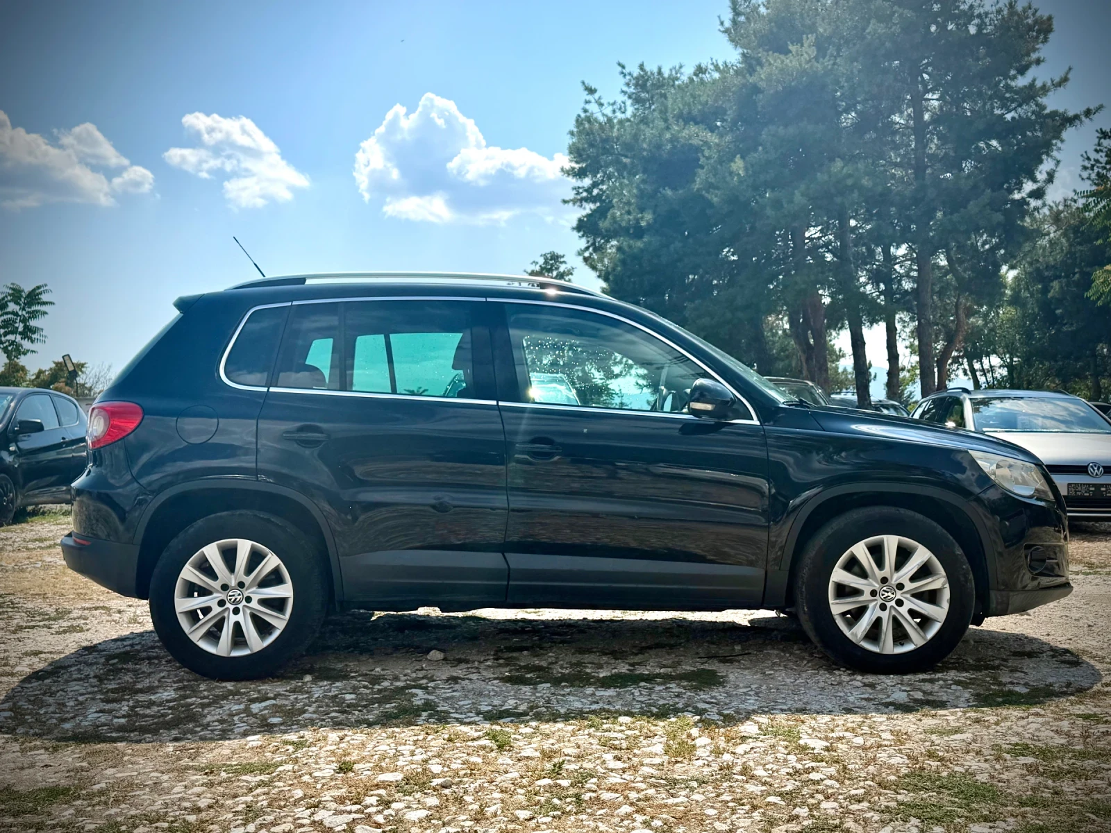 VW Tiguan 2.0TDI* 140к.с.* 4X4* АВТОМАТ, снимка 4 - Автомобили и джипове - 55845666