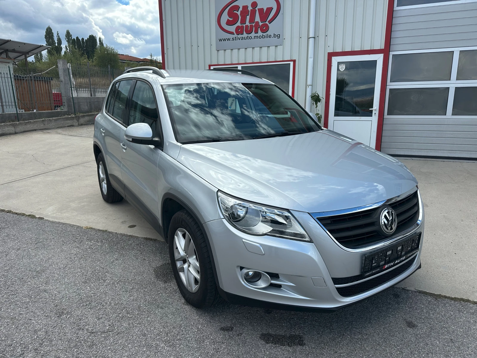 VW Tiguan 2.0tdi 4x4 Navi, снимка 7 - Автомобили и джипове - 56196040