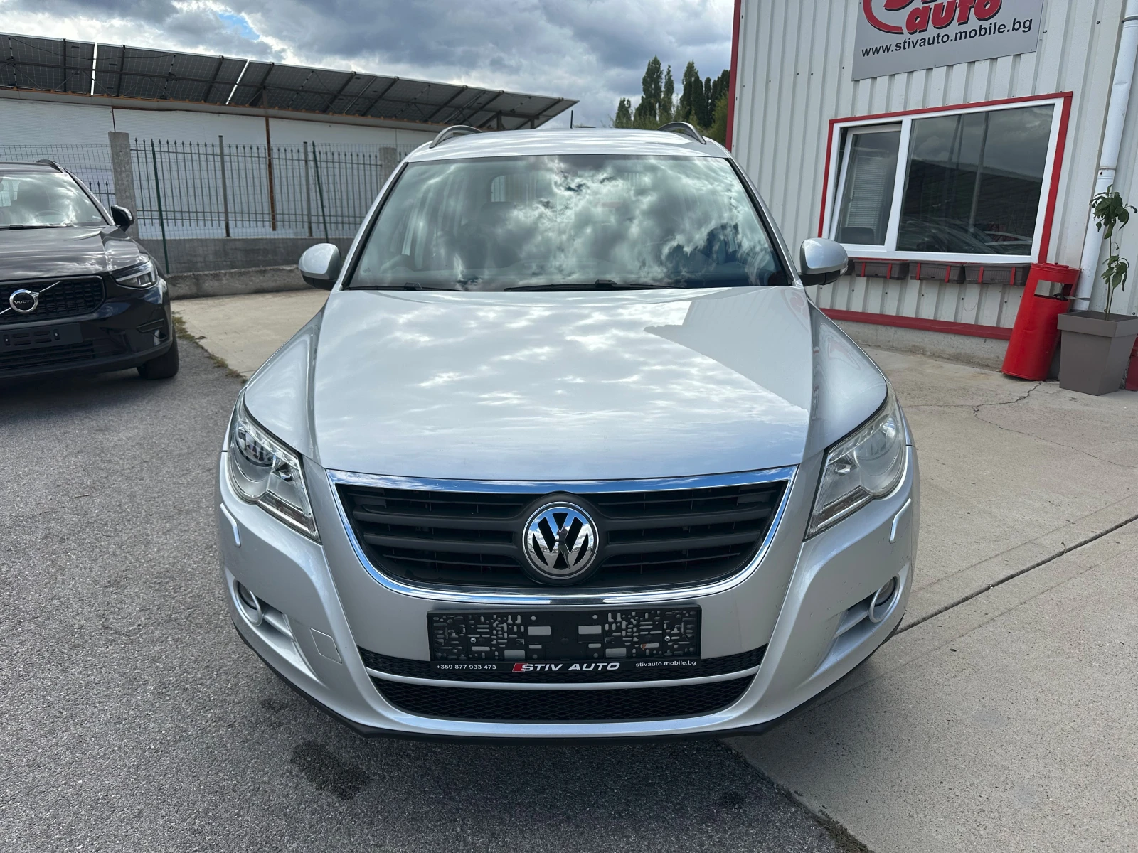 VW Tiguan 2.0tdi 4x4 Navi, снимка 2 - Автомобили и джипове - 56196040