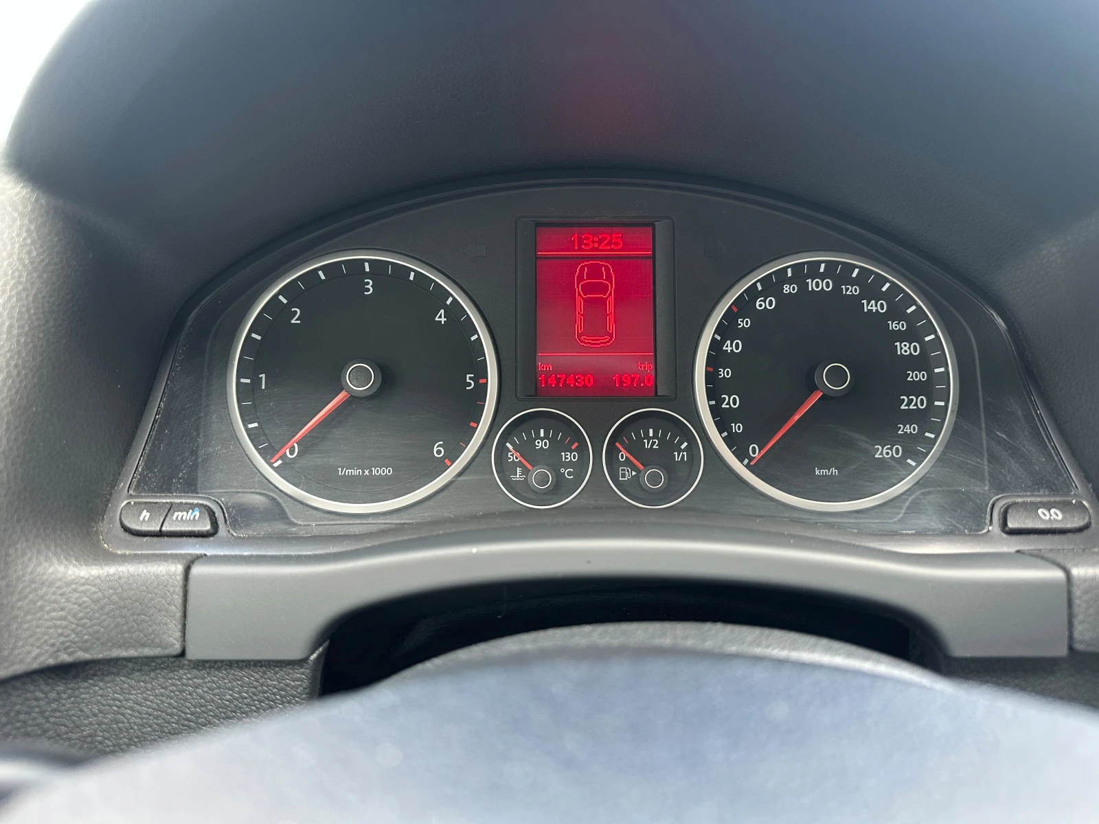 VW Tiguan 2.0tdi 4x4 Navi, снимка 12 - Автомобили и джипове - 56196040