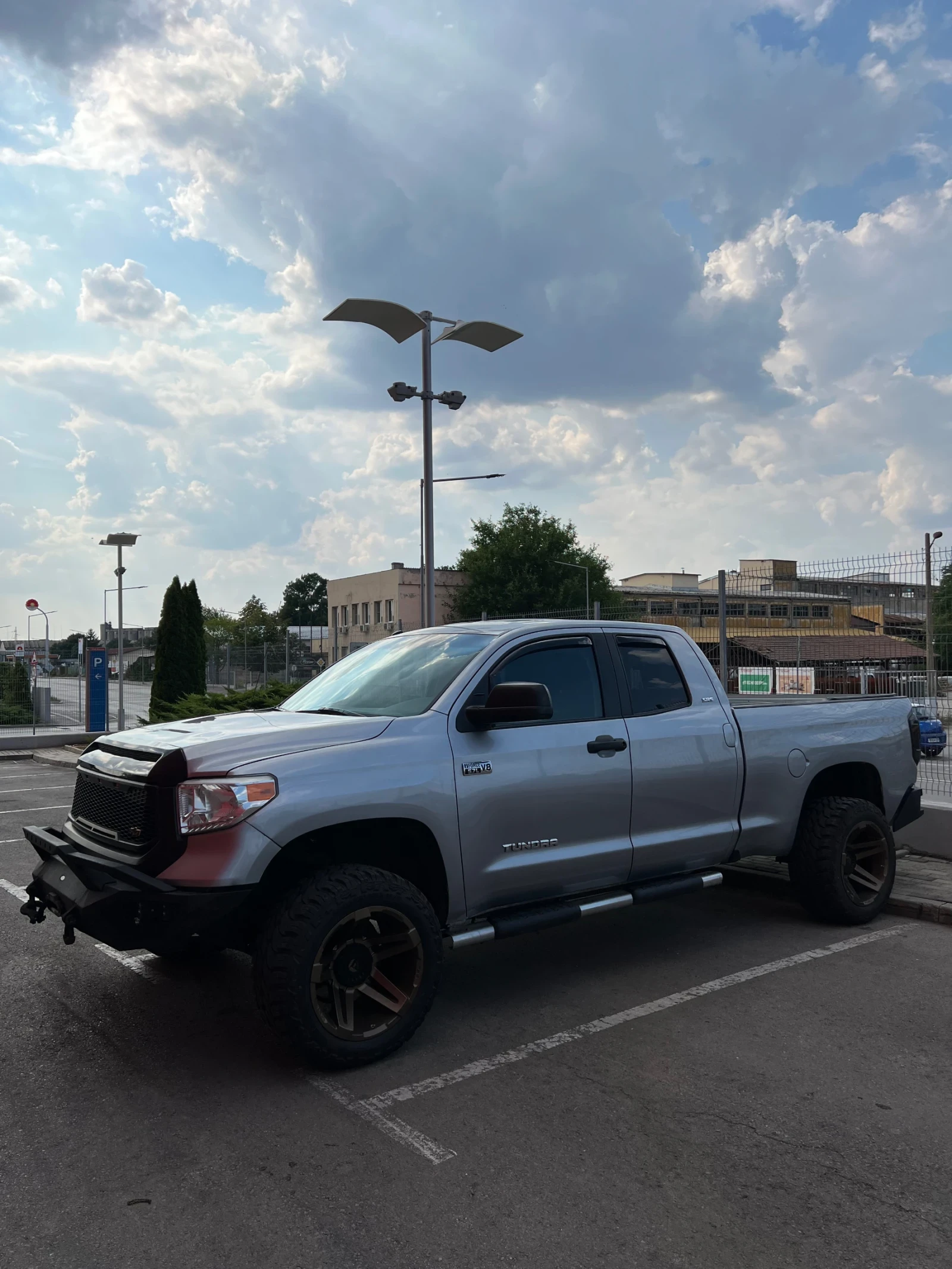 Toyota Tundra SR5, снимка 16 - Автомобили и джипове - 56493221
