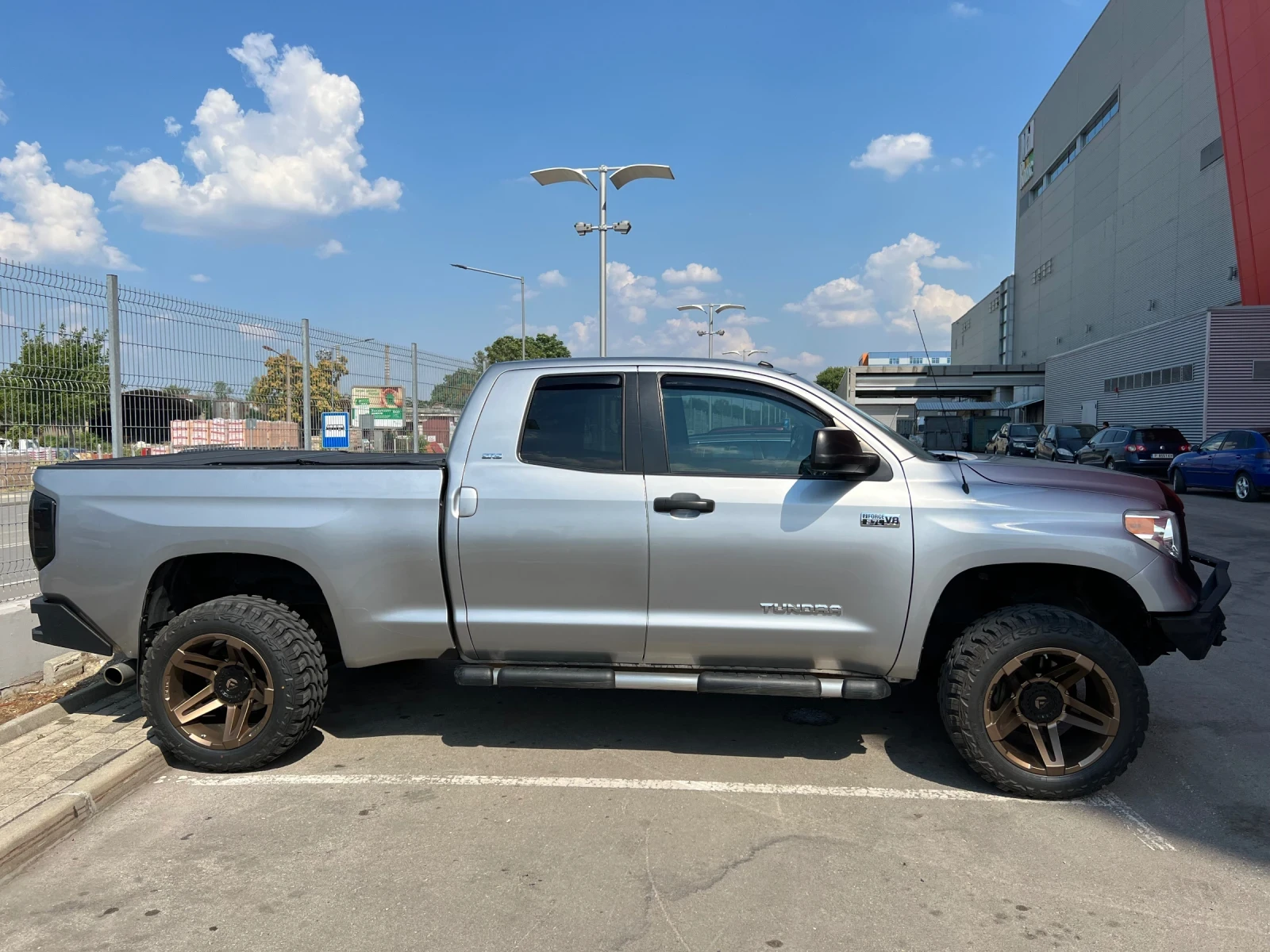 Toyota Tundra SR5, снимка 3 - Автомобили и джипове - 56493221
