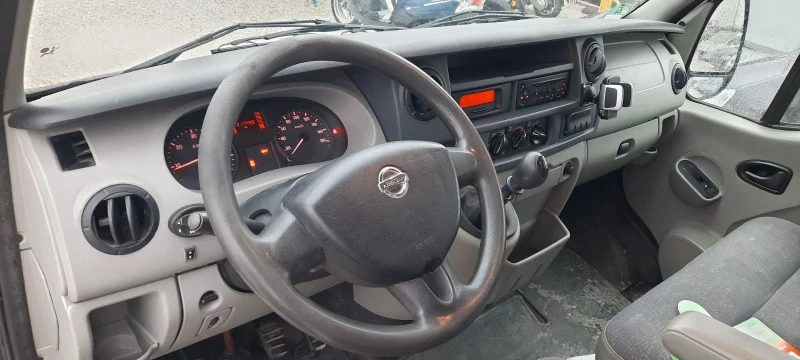 Nissan Interstar 2.5 d, снимка 10 - Бусове и автобуси - 49179020