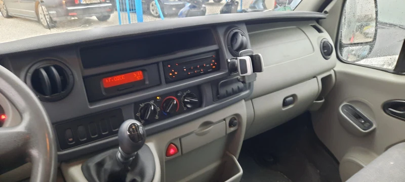 Nissan Interstar 2.5 d, снимка 12 - Бусове и автобуси - 49179020