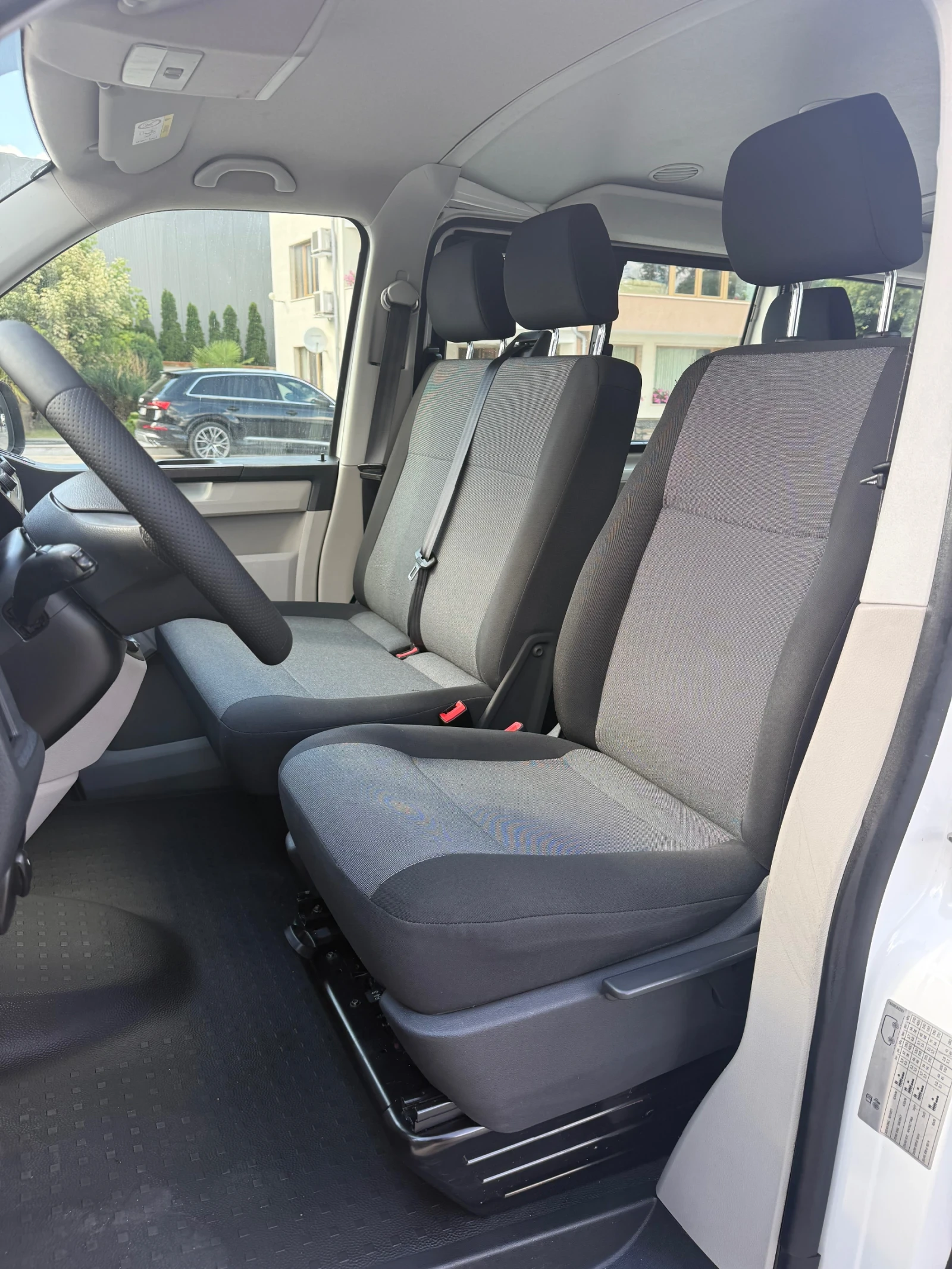 VW Transporter T6 2.0 TDI 9места* теглич* нов внос, снимка 9 - Бусове и автобуси - 55044701