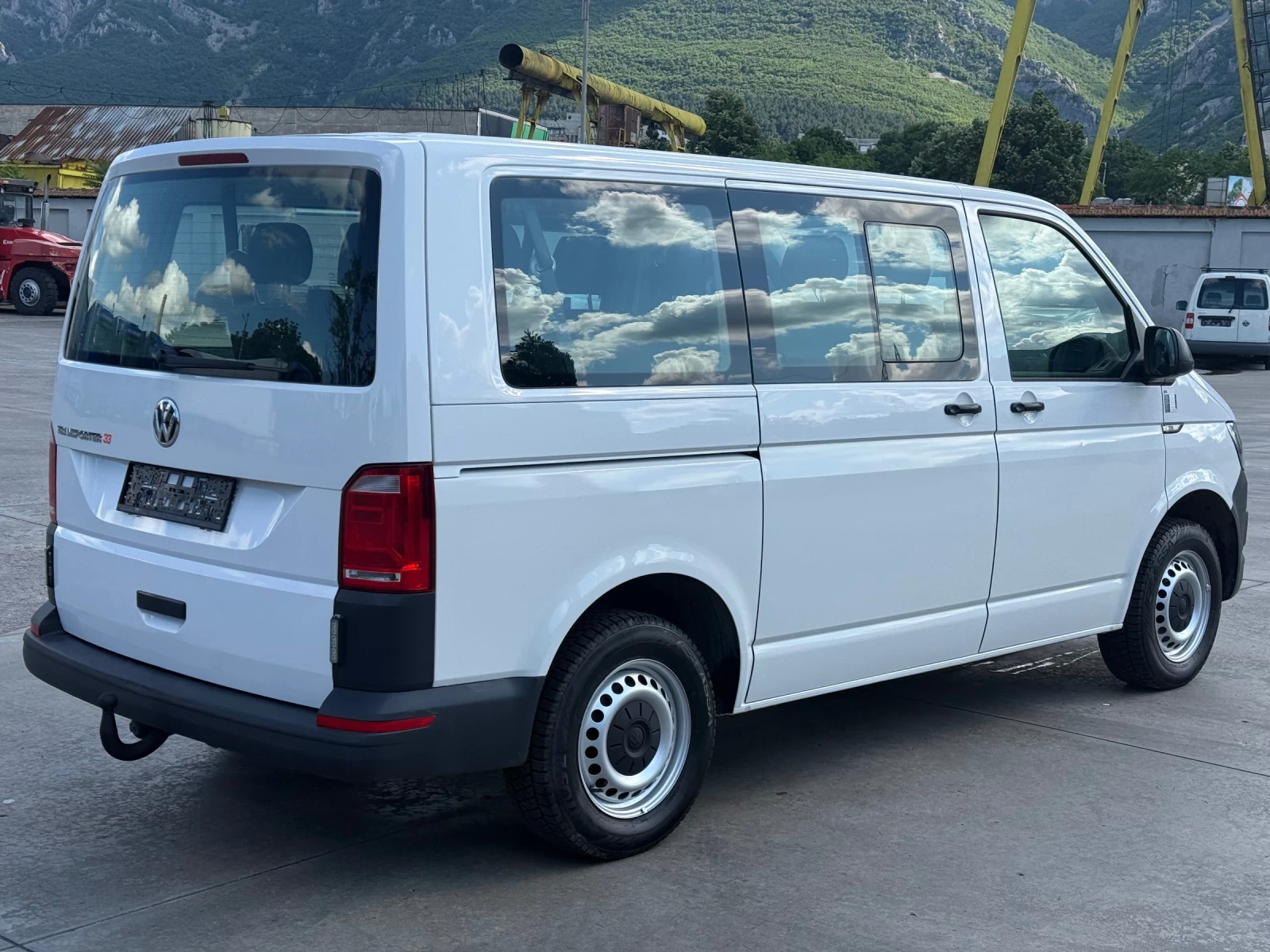 VW Transporter T6 2.0 TDI 9места* теглич* нов внос, снимка 4 - Бусове и автобуси - 55044701