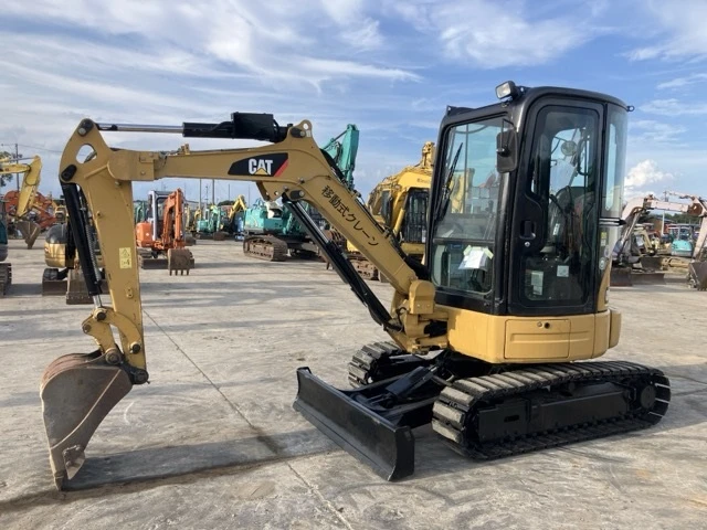 Багер Cat 303ECR / 3.2 тона / КАБИНА / ПЕРФЕКТЕН / НОВ ВНОС 
