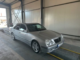 Mercedes-Benz E 220, снимка 1