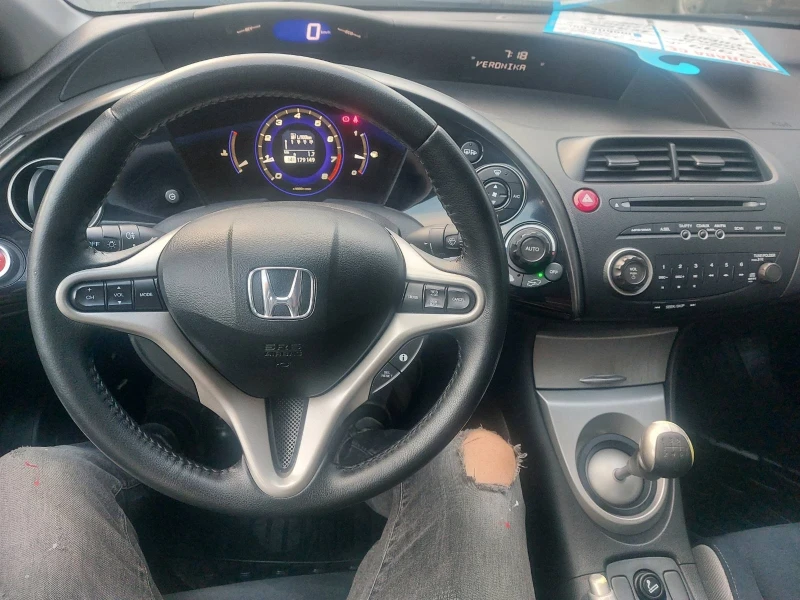 Honda Civic 1.8i, 6ск, снимка 2 - Автомобили и джипове - 47775324