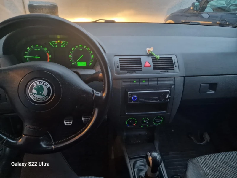 Skoda Fabia, снимка 10 - Автомобили и джипове - 47973884