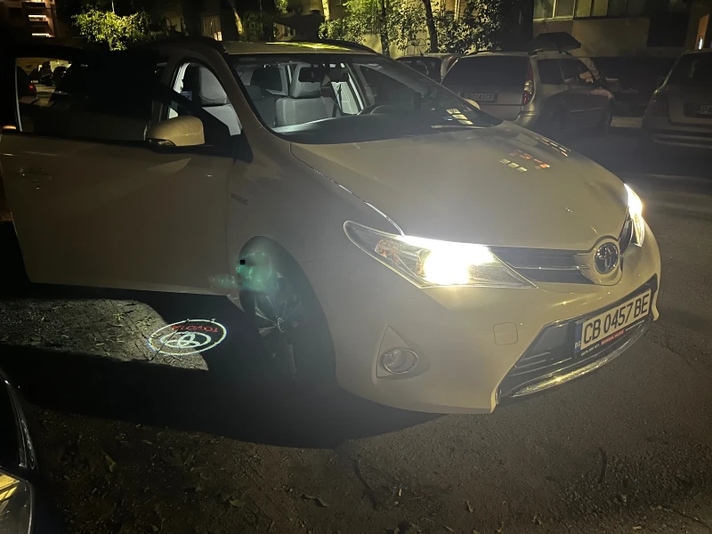 Toyota Auris 1.8 Hybrid, снимка 16 - Автомобили и джипове - 48776034