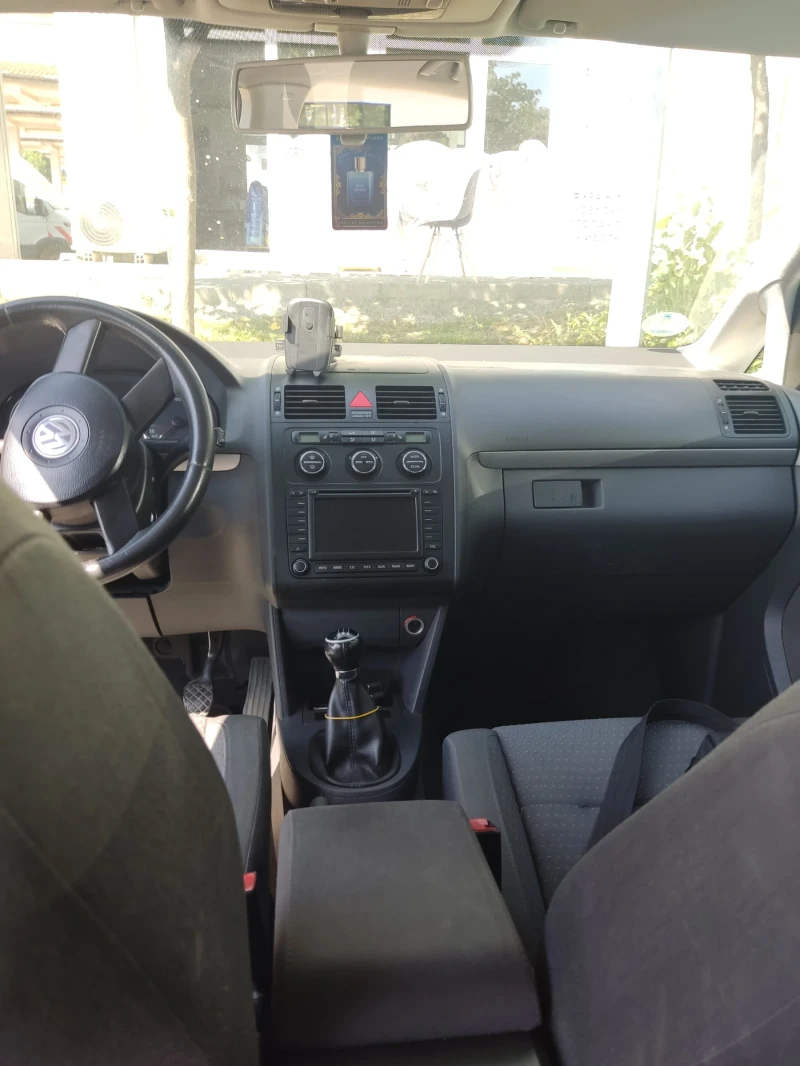 VW Touran 1.9D, снимка 5 - Автомобили и джипове - 50765576