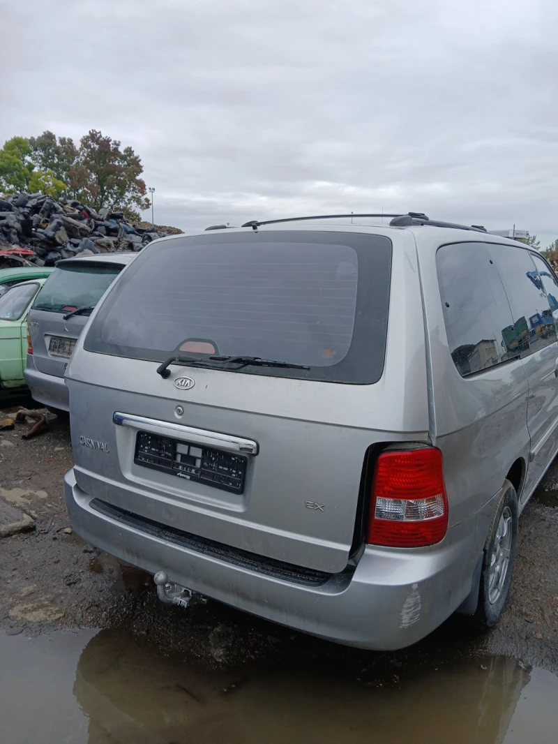 Kia Carnival, снимка 2 - Автомобили и джипове - 51995071