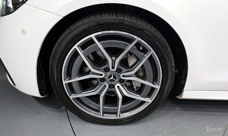 Mercedes-Benz E 220, снимка 5 - Автомобили и джипове - 52926062