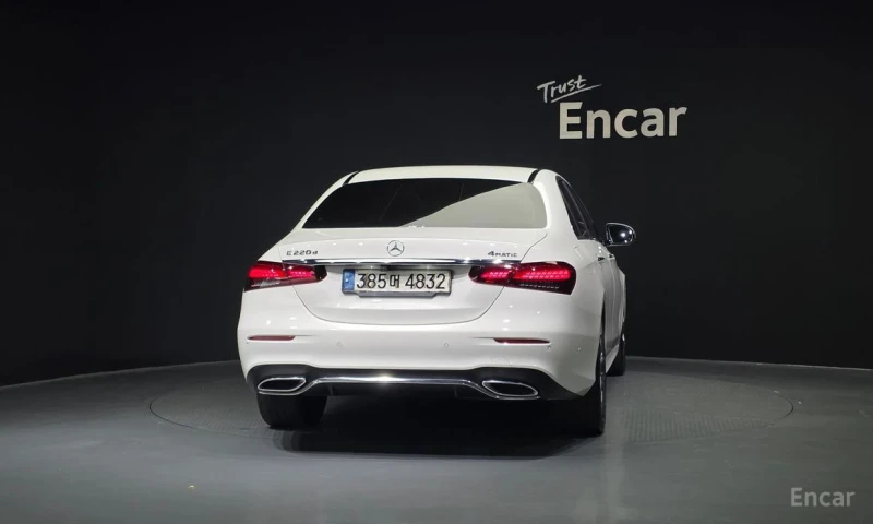 Mercedes-Benz E 220, снимка 4 - Автомобили и джипове - 52926062