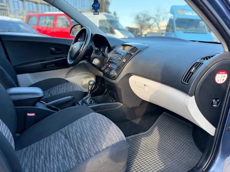 Kia Ceed 1.4I-105kc, снимка 11 - Автомобили и джипове - 52996256