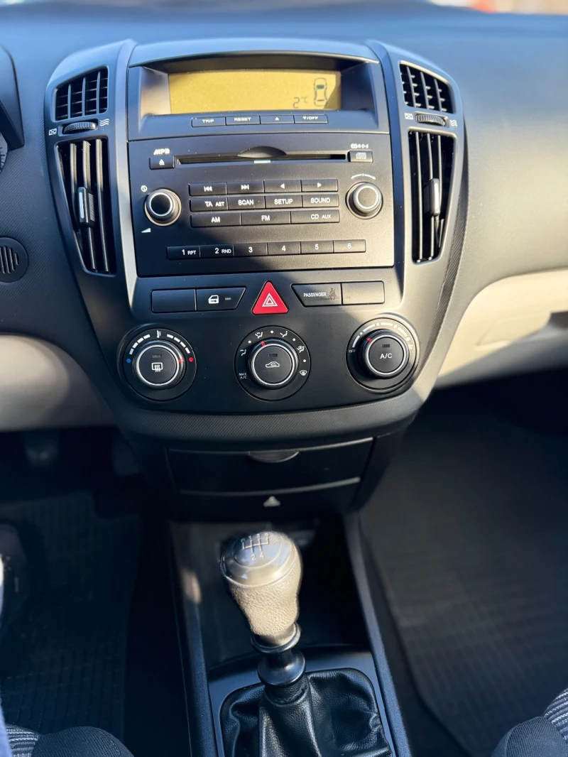 Kia Ceed 1.4I-105kc, снимка 15 - Автомобили и джипове - 52996256