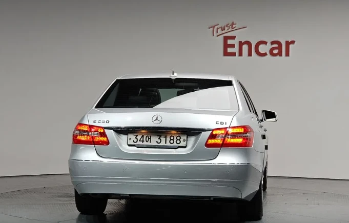 Mercedes-Benz E 220 CDI Avantgarde - изображение 4